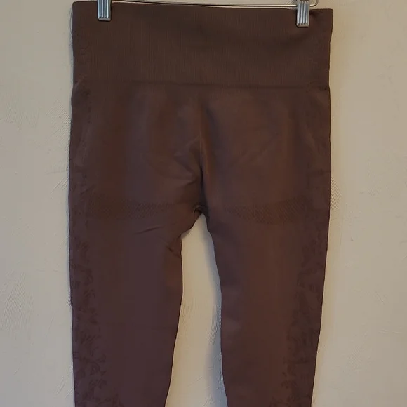 Gymshark Women's Mauve Leggings - Picture 11 of 11